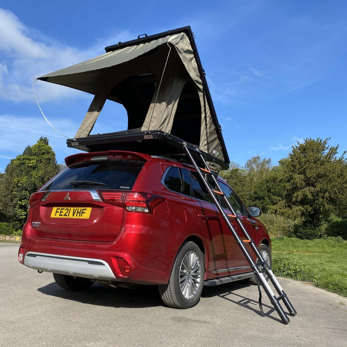 Direct4x4 ClamTrekk rooftop tent