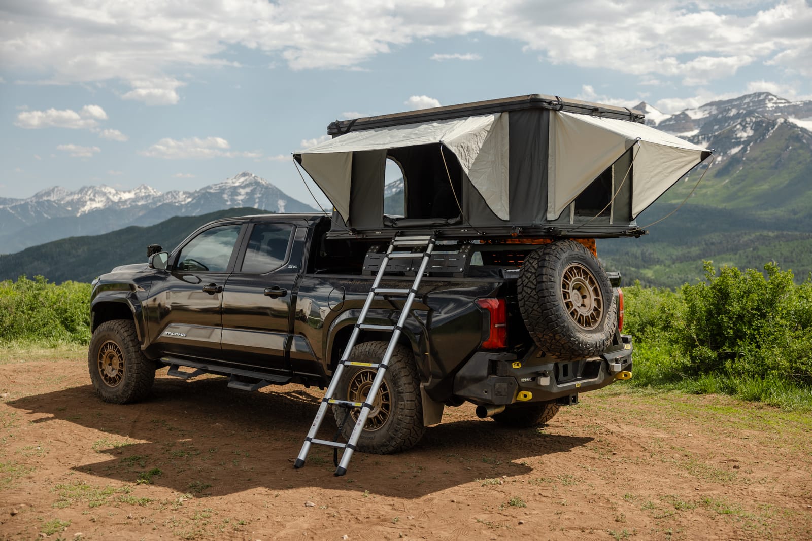 Smittybilt Aluminum Pop-up rooftop tent