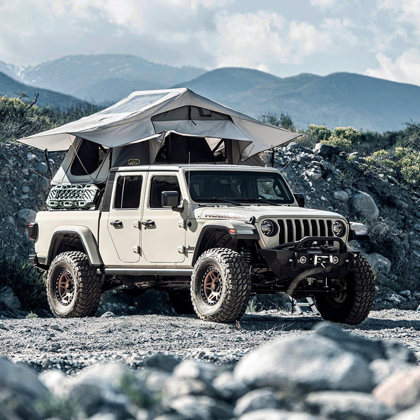 Smittybilt Gen2 Overlander Standard Tent rooftop tent