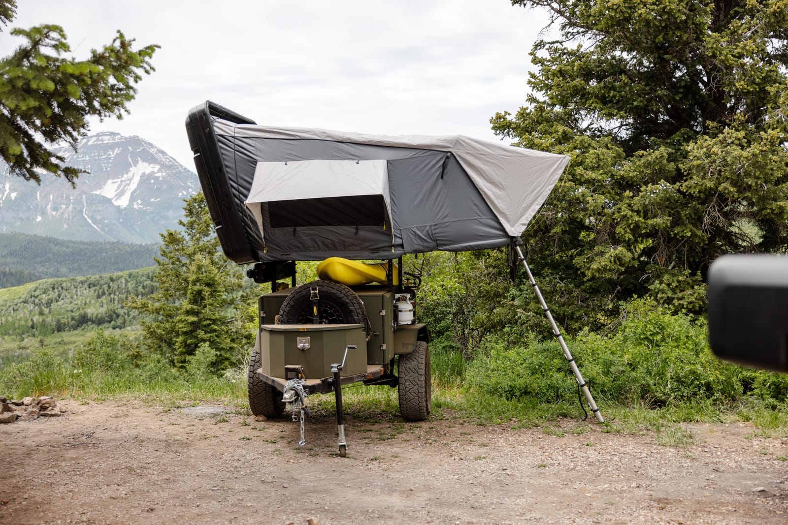 Smittybilt Overland XL Tent rooftop tent